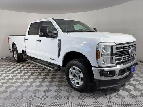 Oxford White 2025 Ford F-250 XLT