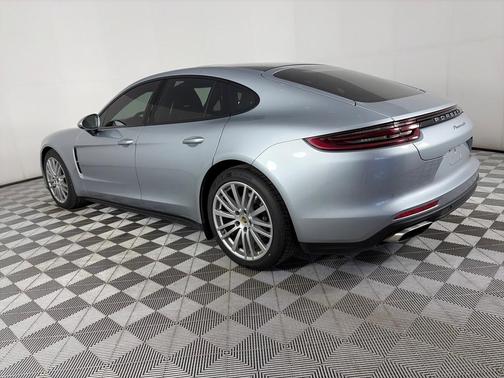 2019 Porsche Panamera 