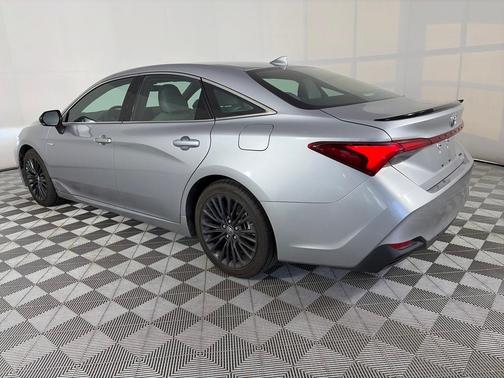 2019 Toyota Avalon Hybrid XSE