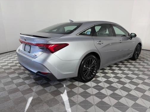 2019 Toyota Avalon Hybrid XSE