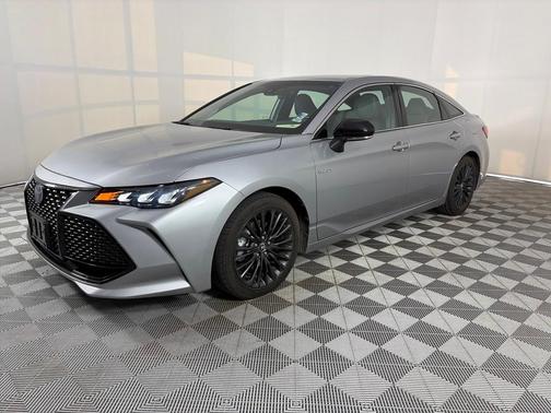 2019 Toyota Avalon Hybrid XSE