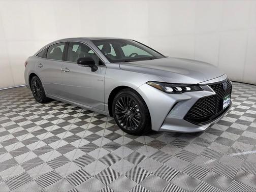 2019 Toyota Avalon Hybrid XSE