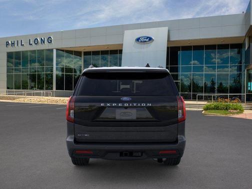 Dark Matter Gray Metallic 2026 Ford Expedition Active