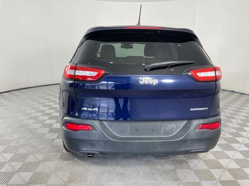 2016 Jeep Cherokee Sport
