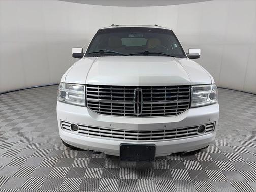 White Platinum Clearcoat Metallic 2013 Lincoln Navigator L