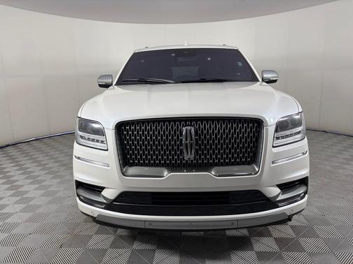 White Platinum Clearcoat Metallic 2019 Lincoln Navigator L Black Label