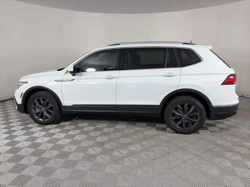 Pure White 2022 Volkswagen Tiguan 2.0T SE