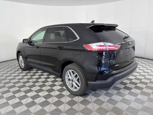 Black Metallic 2024 Ford Edge SEL