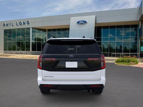 Star White 2026 Ford Expedition Platinum