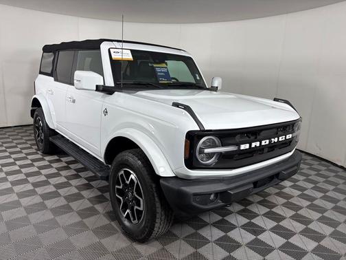 Oxford White 2022 Ford Bronco Outer Banks