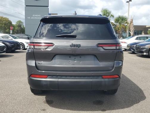 2022 Jeep Grand Cherokee L Laredo