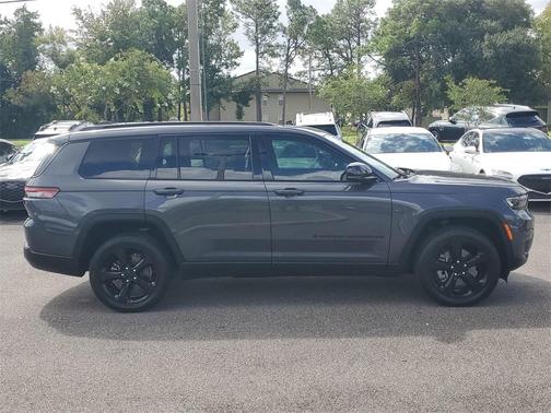 2022 Jeep Grand Cherokee L Laredo