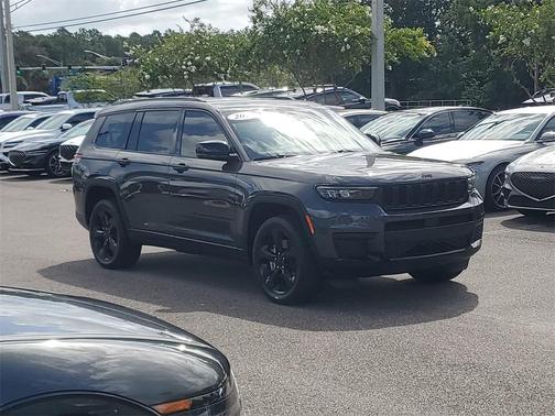 2022 Jeep Grand Cherokee L Laredo