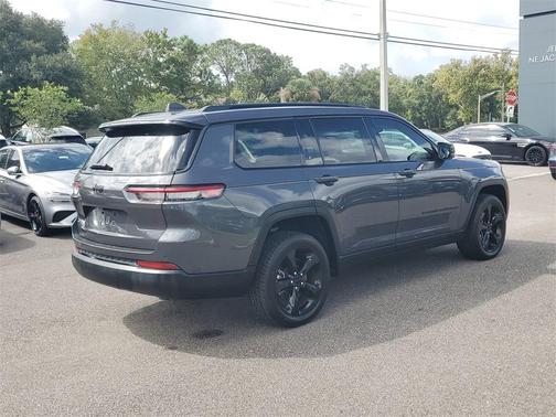 2022 Jeep Grand Cherokee L Laredo