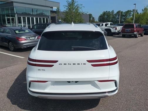2026 Genesis Electrified GV70 Standard