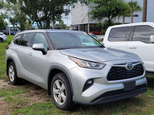 Celestial Silver Metallic 2020 Toyota Highlander LE