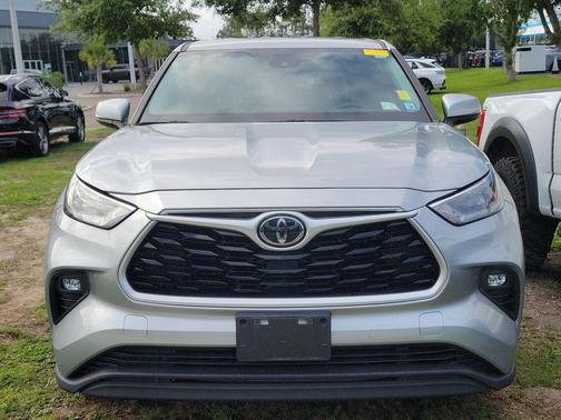Celestial Silver Metallic 2020 Toyota Highlander LE