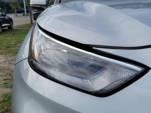 Celestial Silver Metallic 2020 Toyota Highlander LE
