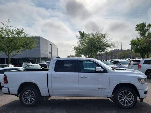 Bright White Clearcoat 2022 RAM 1500 Laramie