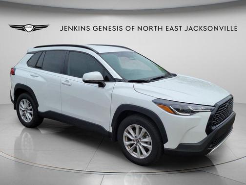 Pearl 2024 Toyota Corolla Cross LE