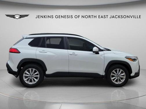 Pearl 2024 Toyota Corolla Cross LE