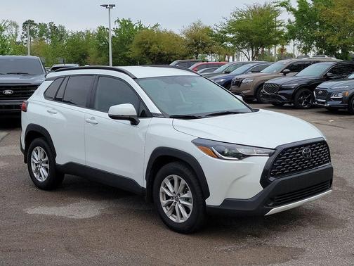 Pearl 2024 Toyota Corolla Cross LE