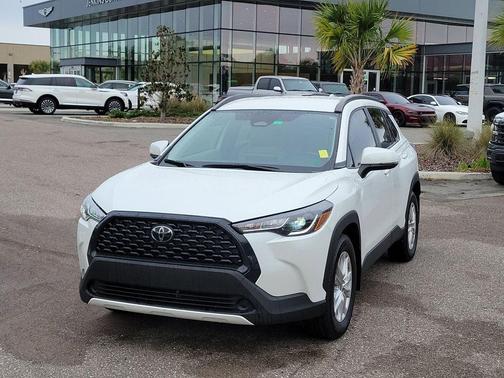 Pearl 2024 Toyota Corolla Cross LE
