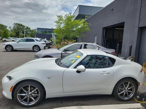 Snowflake White Pearl 2022 Mazda MX-5 Miata Grand Touring