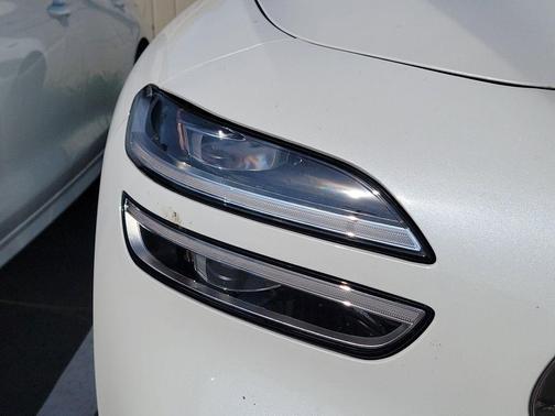 Uyuni White 2025 Genesis G70 3.3T Sport Advanced