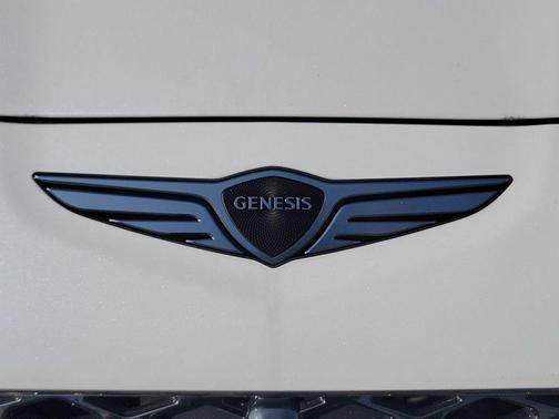 Uyuni White 2025 Genesis G70 3.3T Sport Advanced