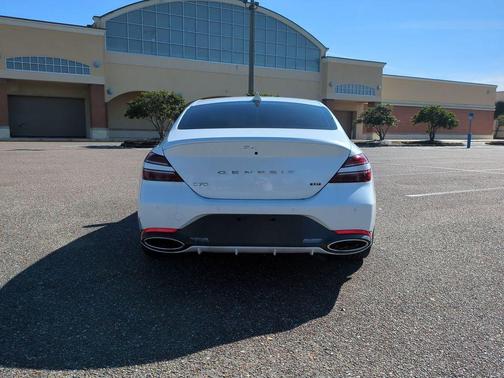 Uyuni White 2025 Genesis G70 3.3T Sport Advanced