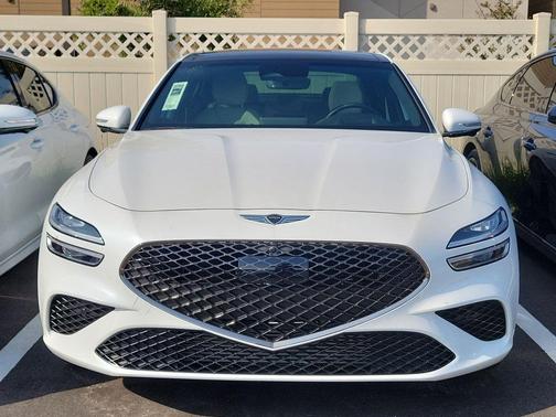 Uyuni White 2025 Genesis G70 3.3T Sport Advanced