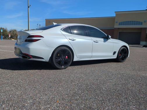 Uyuni White 2025 Genesis G70 3.3T Sport Advanced
