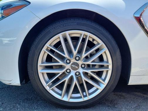 Uyuni White 2021 Genesis G70 2.0T