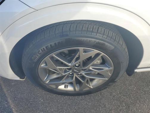 2024 Genesis GV70 2.5T