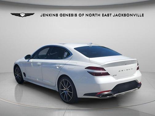 Uyuni White 2026 Genesis G70 2.5T Prestige