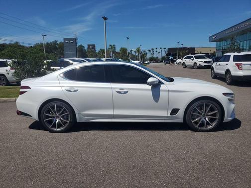 Uyuni White 2026 Genesis G70 2.5T Prestige