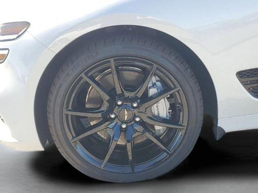 Uyuni White 2026 Genesis G70 2.5T Prestige