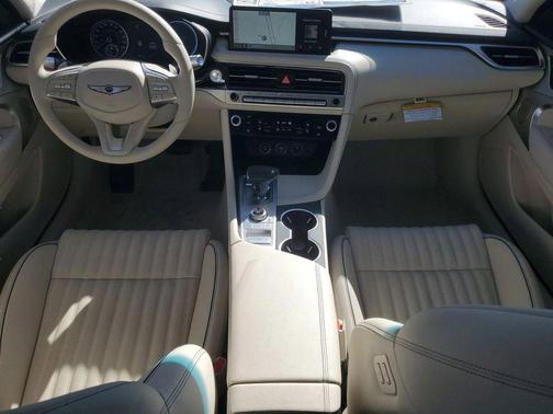 Uyuni White 2026 Genesis G70 2.5T Prestige