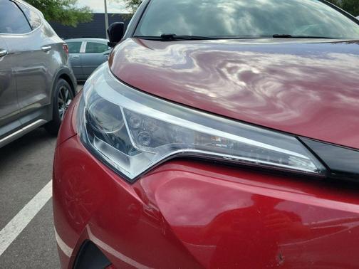 Pearl 2019 Toyota C-HR XLE