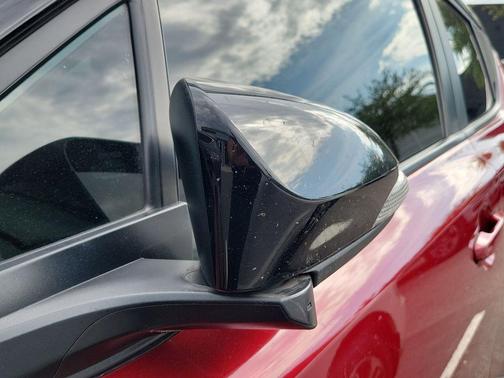 Pearl 2019 Toyota C-HR XLE