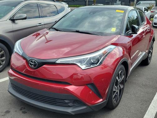 Pearl 2019 Toyota C-HR XLE