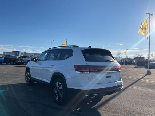 2024 Volkswagen Atlas 2.0T SE w/Technology
