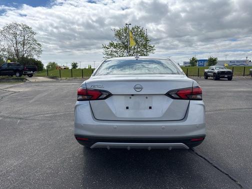Brilliant Silver Metallic 2025 Nissan Versa 1.6 SV