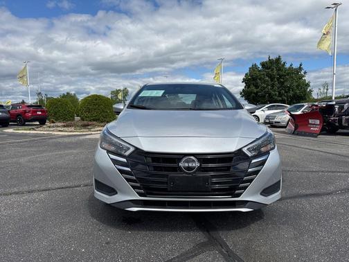Brilliant Silver Metallic 2025 Nissan Versa 1.6 SV