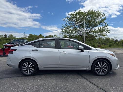 Brilliant Silver Metallic 2025 Nissan Versa 1.6 SV