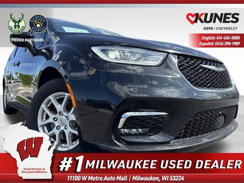 Brilliant Black Crystal Pearlcoat 2023 Chrysler Pacifica Touring L