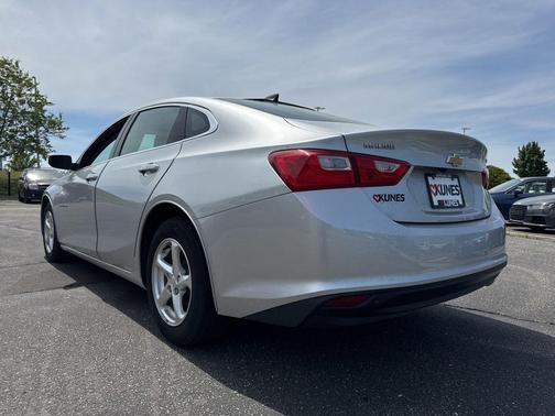 Silver Ice Metallic 2016 Chevrolet Malibu LS