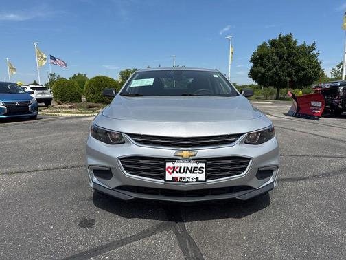Silver Ice Metallic 2016 Chevrolet Malibu LS