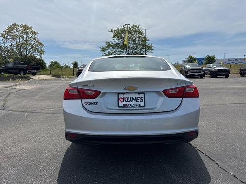 Silver Ice Metallic 2016 Chevrolet Malibu LS